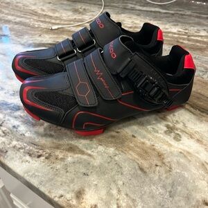Cycling shoes.  Size 38 (Womens size 7.5). NWOT
